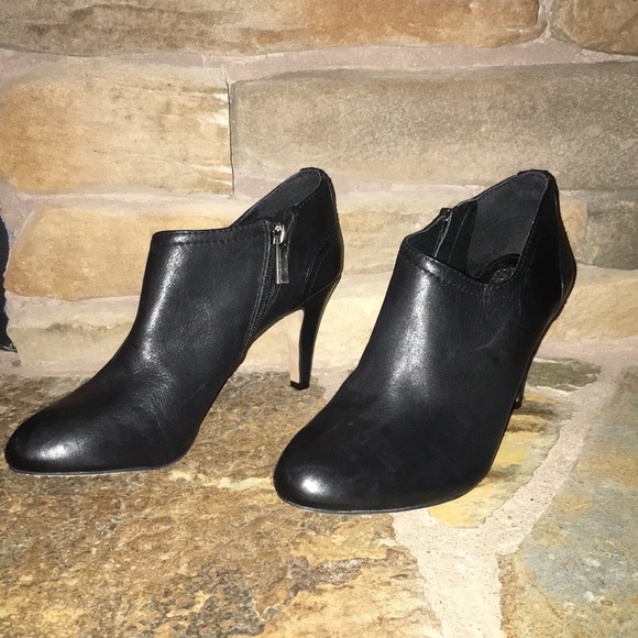 Vince Camuto Shoes - Vince Camuto Black Vala booties, 6.5